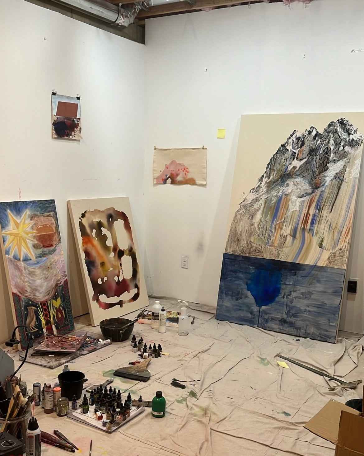 Resting easy, keeping work in its separate place. (Canvas)